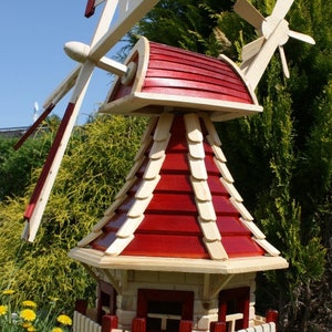 Holzwindmühle mit Solarbeleuchtung Typ 2 Rot