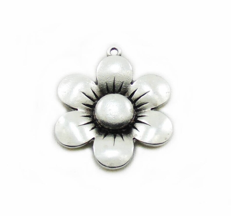 Antiqued Pendant DIY Pendant Jewelry Making 35x28 mm Flower Pentant Metal Flower Pendant