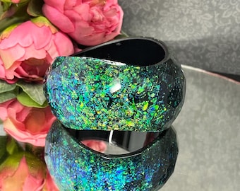 Faceted blue gold bangle plastic green glitter