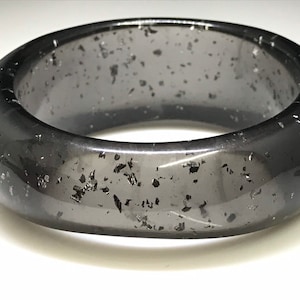 asymmetrical glitter bangle grey confetti lucite plastic vintage
