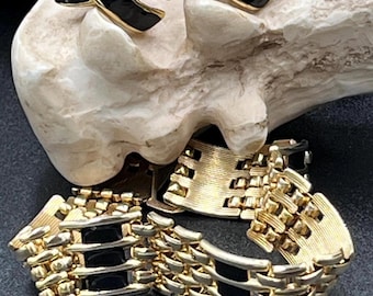 Black vintage enamel set bracelet gold earrings