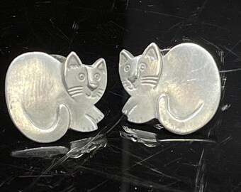 Mali pewter earrings cat signed 97 vintage