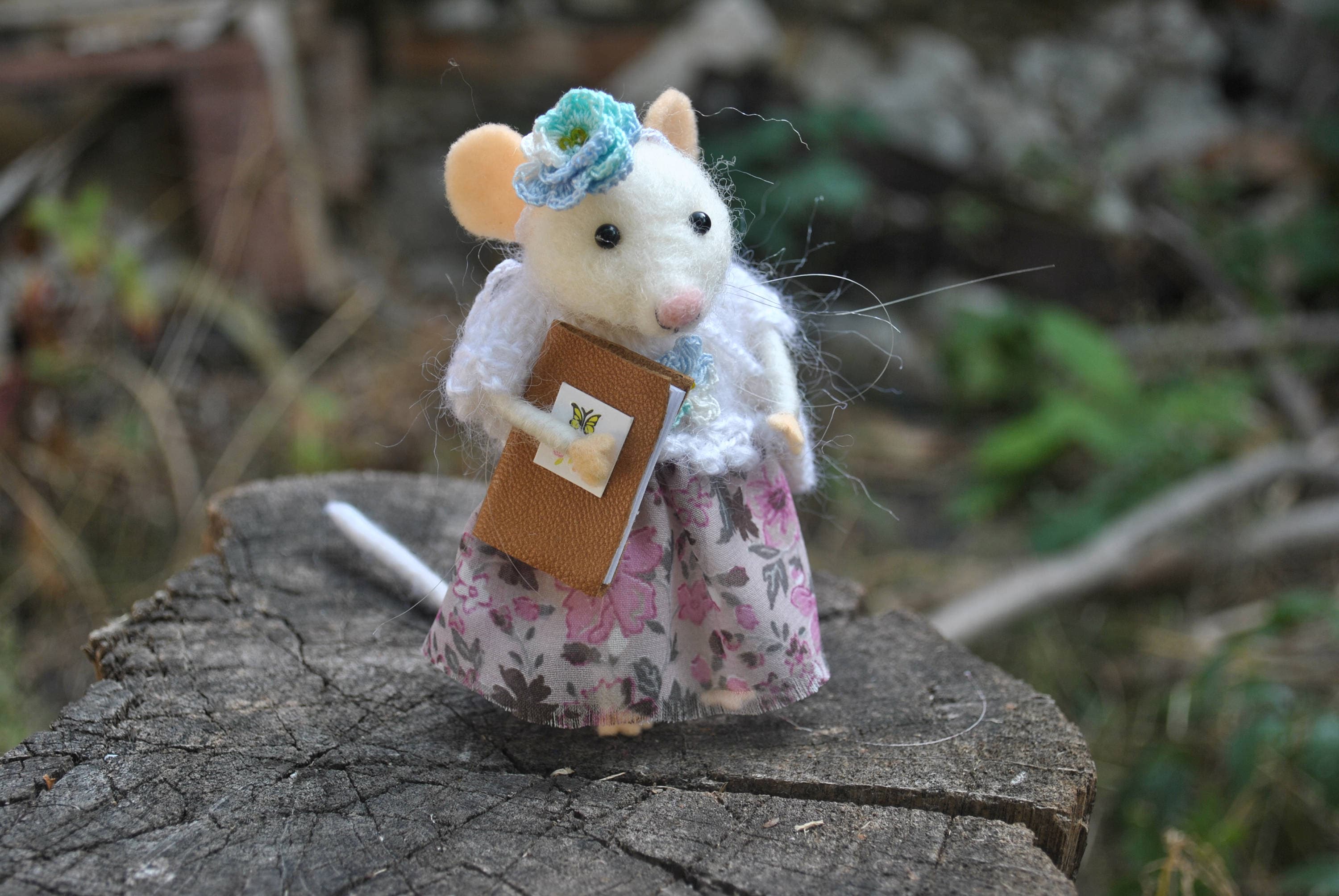 Needle Felted Mouse Mice Realistic Mouse With Ice Creame Felted Animals  White Mouse Wool Felt Mouse Miniature Felted Mice Mouse Figurine Eco 
