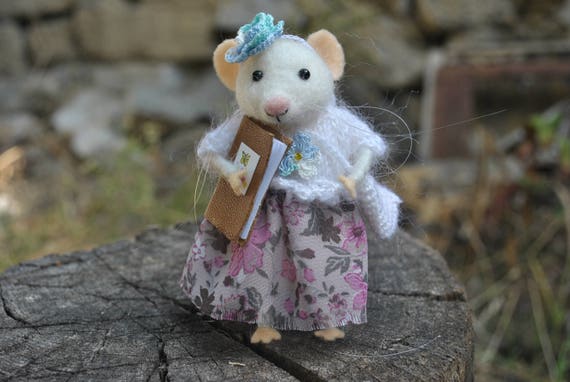 Little mouse needle felted mouse Needle felt mouse Felted animal Miniature mouse doll White mouse felted animals wool mouse felt mice toys
