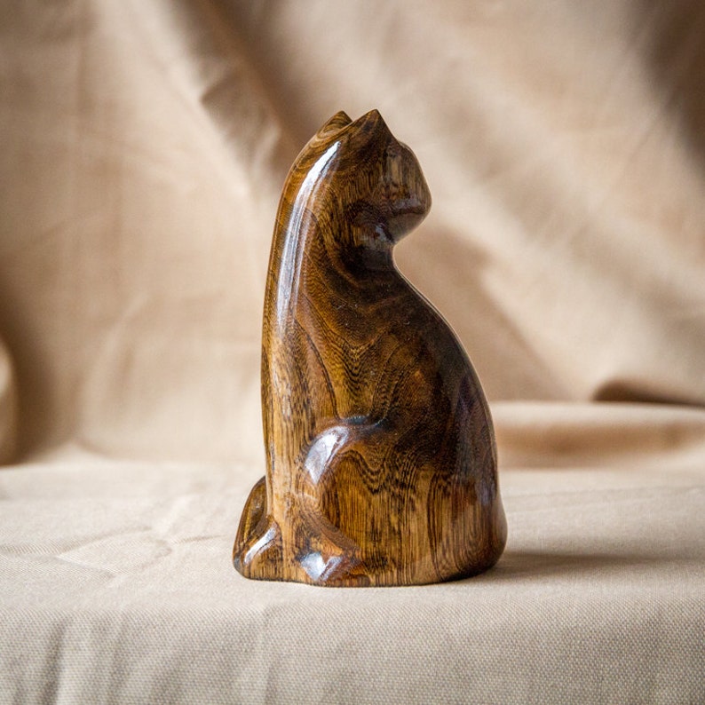 small cat statue