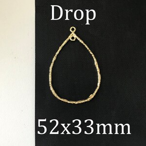 May include: Gold teardrop-shaped earring finding with a textured surface. The finding measures 52 x 33 mm.