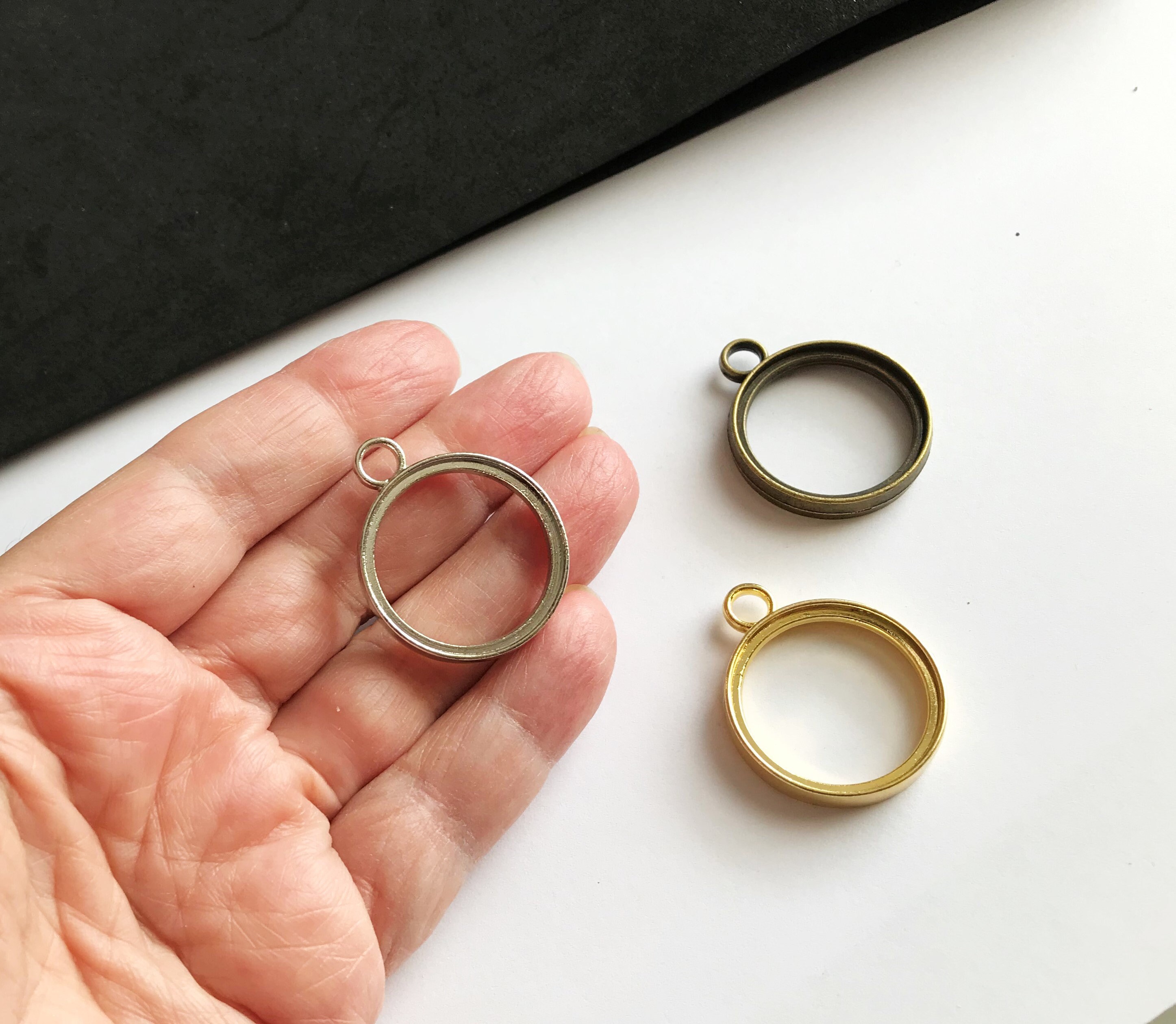 UNICRAFTALE 30 Set Spilla Piatta Rotonda Da 20 Mm Con Cabochon Di Vetro