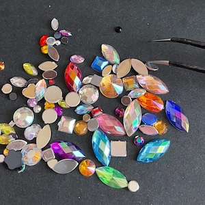 Mélange de strass irisés, pierres précieuses acryliques à dos plat Non correcteurs pour décorations 3D, DIY bricolage