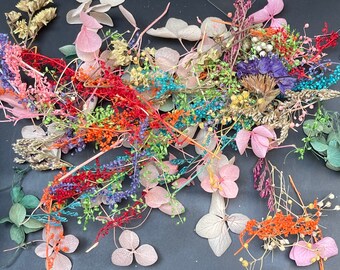 Pretty mixed dried flower in different options for making jewelry, glass bottles, resin jewelry, resin filling material, nail decoration