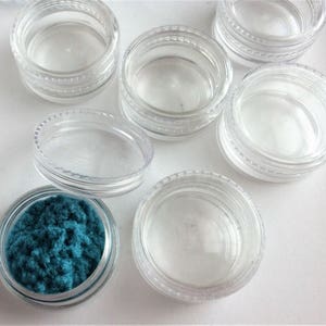 4 Stück durchsichtige Plastikgläser, Topf leerer Behälter für Gesichts-Lippenbalsam, Mini-Probe, 3-Gramm-Kosmetikglas, kleines Reisekosmetikglas