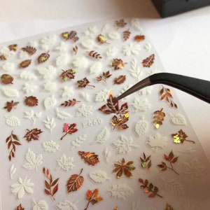 Holografisch geprägter goldener 3D-Nagelaufkleber, Blätter, Laser-Aufkleber, Kunstaufkleber aus Kunstharz