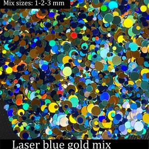 Pu&ograve; includere: Un mix di glitter iridescente blu, oro, verde e rosso in varie dimensioni, che vanno da 1 a 3 millimetri. Il testo "Mix sizes: 1-2-3 mm" e "Laser blue gold mix" &egrave; visibile nell'immagine.