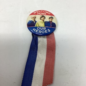 World War II “ Welcome Home Our Heroes” Pinback