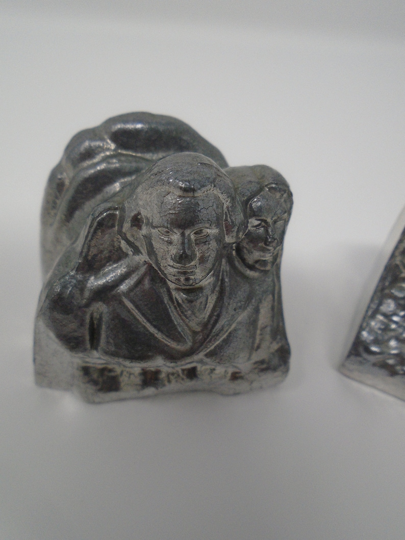 Vintage Metal Alloy Mount Rushmore Salt and Pepper