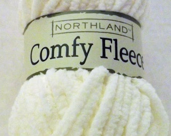 Northland Comfy Fleece Yarn ~ #6 Super Bulky~ Colour: Polar ~ 50 grams ~ Fly Fishing