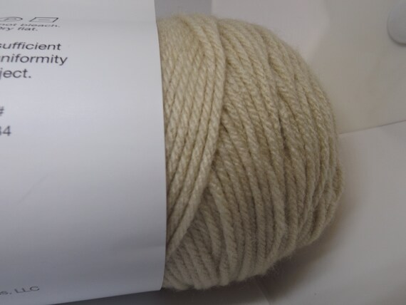 Big Twist Value Yarn cream 4 Medium 170 Grams/6 Ounces 320 Yards/292 Meters  knitting/crochet 