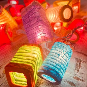 Lanterne primaverili colorate in carta di gelso con geometria per feste e decorazioni, luci fatate, luci a stringa (20/35 lampadine LED/luci calde)
