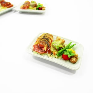 Miniatures Food on Plate 1:6 Honey Roast Ham Steak Lava Ceramic Plate Dollhouse Tiny Mini Doll Meat Food Accessory Supply Decoration 14680
