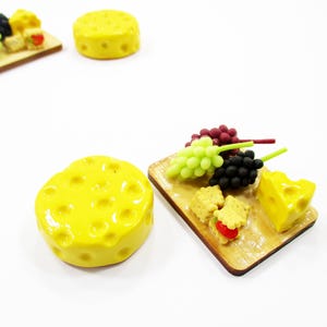 1:12 Dollhouse Food Cheese Board Grapes Biscuit Clay Miniature Wooden Cheese Board Jewelry Supply Charms Mini Tiny Doll Food Accessory 16970