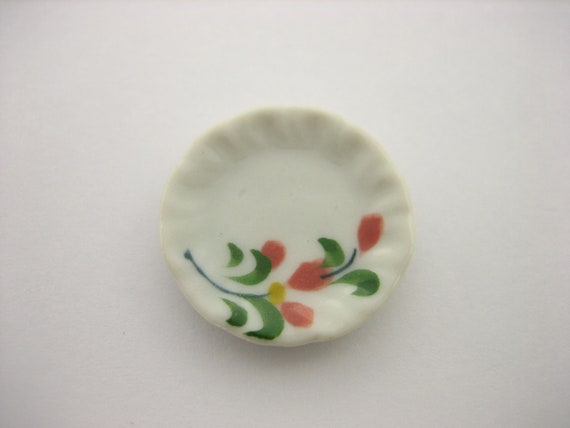 Details about   1:12 Scale Red Floral Motif White Ceramic Casserole Dish With Dolls House Crr18 