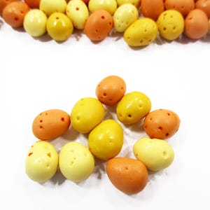 Lot 10 miniatuuraardappelen groente: poppenhuiskeukenvoedsel, handgemaakte bedels