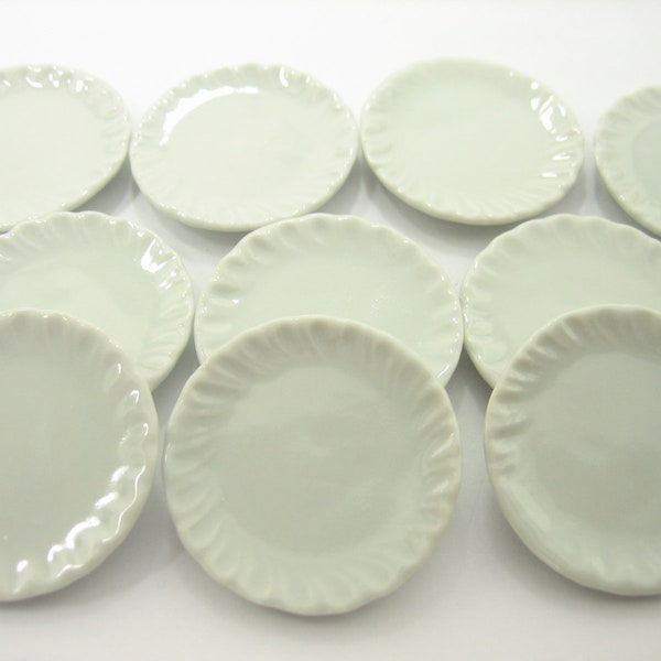 1:6 Compatible with Barbie 10x35mm White Round Plate Dish Dollhouse Miniature Ceramic Kitchenware 10842