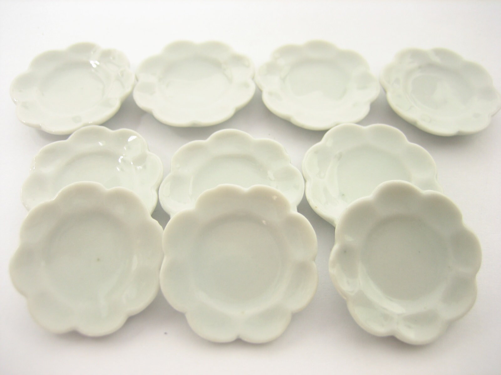 10x25 mm White Edge Scalloped Plate Dollhouse Miniatures Ceramic Supply Deco