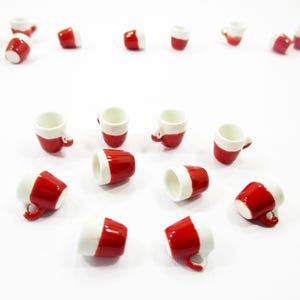10 tazas de cerámica rojas para casa de muñecas, miniaturas, utensilios de cocina navideños de temporada, suministros, amuletos, 16000