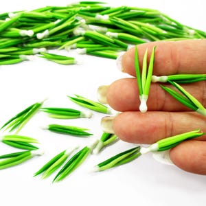 100 Dollhouse Spring Onion Miniature Vegetable Miniature Food Kitchen Accessory Dollhouse Food WHOLESALE Decoration Charms Supply 1:12 3945