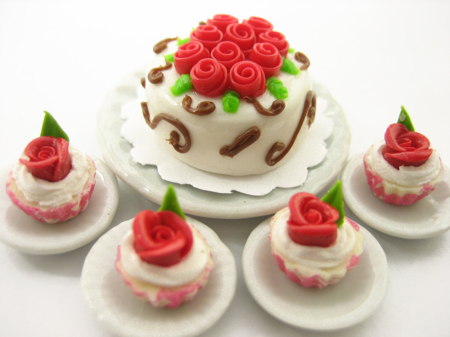 Set of 6 Christmas Cakes Dollhouse Miniatures Food Supply Art Decor Bakery Food
