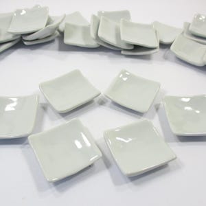 6 Keramik Quadratische Teller Teller Schälchen Küchenutensilien Puppenhaus Miniatur 30 x 30 mm 10577