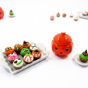 Dollhouse Miniatures Food Halloween Cup Cake Pumpkin Caved Jack-O-Lantern 15447