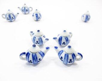 Juego de 4 teteras y cafeteras de cerámica azul para casa de muñecas (12935)