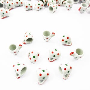 Taza de cerámica para té y café con 10 manchas de pintura verde y roja, miniatura para casa de muñecas 13224 imagen 3