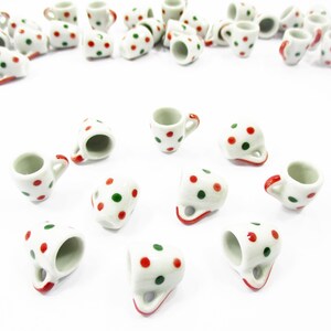 Taza de cerámica para té y café con 10 manchas de pintura verde y roja, miniatura para casa de muñecas 13224 imagen 2