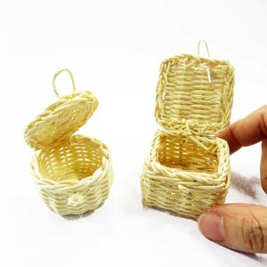 1:12 Miniature Wicker Picnic Basket with Lid, Round and Square Dollhouse Garden Decor