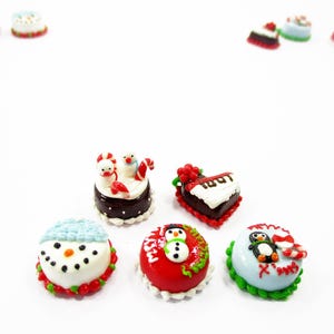 Dollhouse Miniature Food 5 Mini Christmas Cake 1.5 cm Seasonal Bakery 16105