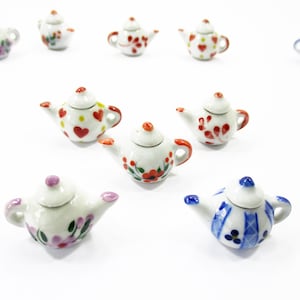 Juego de 5 teteras y cafeteras variadas, color surtido, para casa de muñecas, cerámica en miniatura, 12945