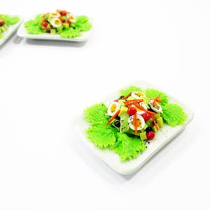 Dollhouse 1:6 Miniatures Food Green Salad Doll Mini Tiny Avocado Boiled Egg Food on Plate Breakfast Dining Table Collection Accessory 15844
