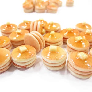 Lot 20 Miniature Clay 1/12 Butter Pfannkuchen Charms: Puppenhaus Essen Schmuck Versorgung Charms