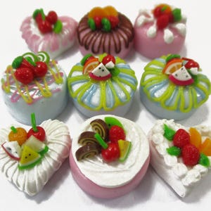 Dollhouse Miniature Food Cakes 9 Mixed Color Mini Fruit Cake 1.5 cm Bakery 16036