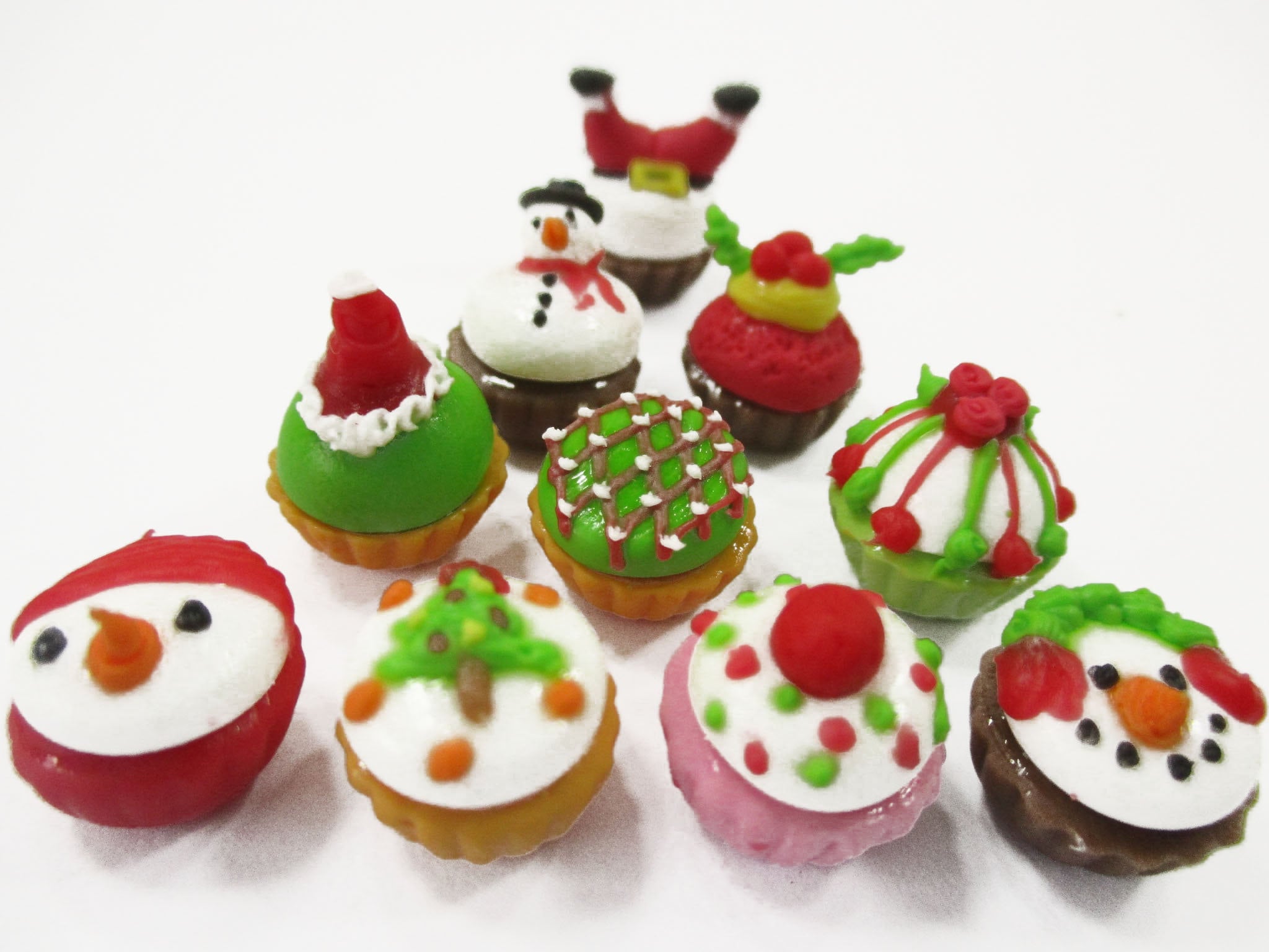 Dollhouse Miniature Food Christmas Seasonal Mixed 10 Cupcake Bakery Supply 16002