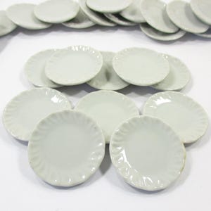 Plato redondo blanco de 10 x 35 mm, miniatura para casa de muñecas, utensilios de cocina de cerámica 1:6 10842