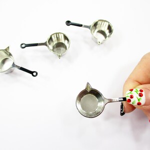 1:12 Miniature Metal Pouring Saucepan Milk Pot, Dollhouse Kitchen Cooking Diorama Bakery Accessory