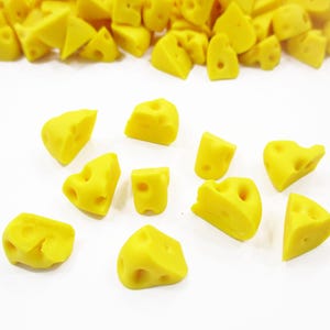 Miniatures en tranches de fromage en argile 1/12 pour maison de poupée : lot de 10 petits accessoires breloques alimentaires