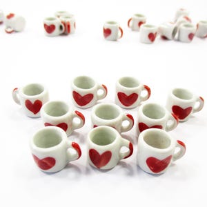 Miniatura para casa de muñecas, 10 tazas de café de cerámica con diseño de corazón, NUEVAS, #M Charms 5852