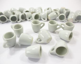 Casa de muñecas miniatura de cerámica blanca para cocina, 10 tazas de café y té (suministro 11961)
