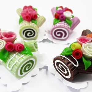 4 pasteles de rollo de tronco de colores variados, flores y rosas, miniaturas para casa de muñecas, comida y postre 16486