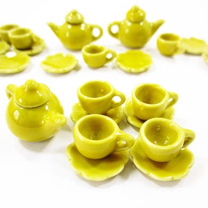 Miniatura de cerámica para casa de muñecas, tetera amarilla, taza, platillo y plato festoneado, n.° S 4423, 4/9