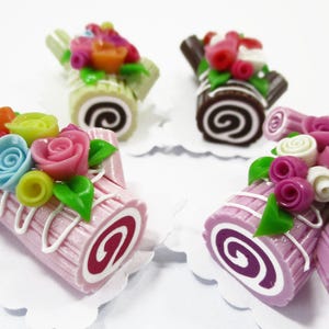 4 pasteles de rollo de tronco de colores variados, flores y rosas, miniaturas para casa de muñecas, comida y postre 16483